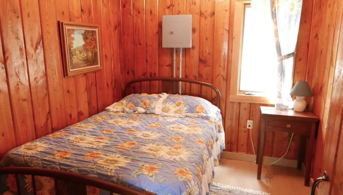 Rocky Point Bedroom Grey Wolf Lodge Cabins Orr, MN